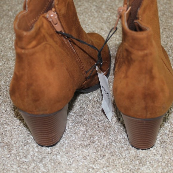 Rue 21 Rainy12 Faux Suede Tan Ankle Booties Boots Womens Size 8 NWT w/ FLAWS - Picture 4 of 10